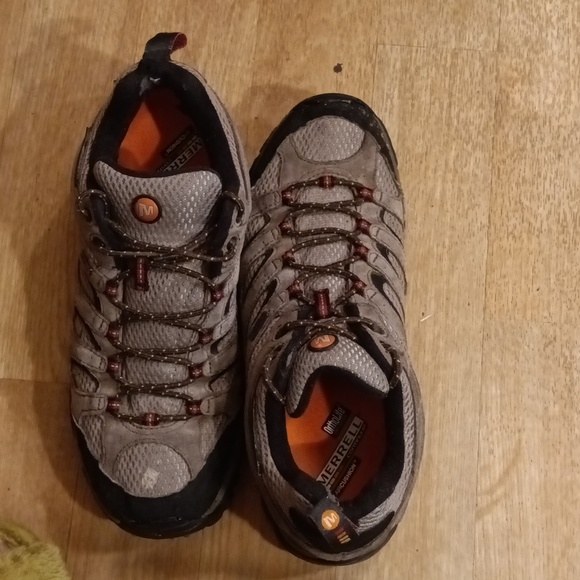 mens Merrell hiking shoes - Picture 3 of 8